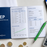 Combien rapporte un LEP plein sur 10 ans, bureau avec livret et calculatrice